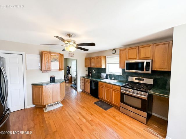 37 Boehmhurst Avenue, Sayreville, NJ 08872