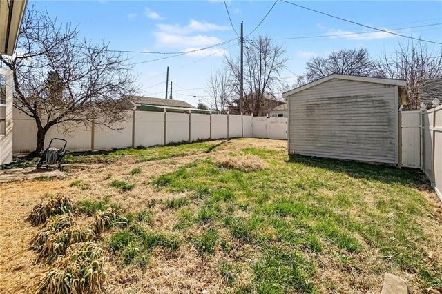 2618 Sacramento Street, St Joseph, MO 64507