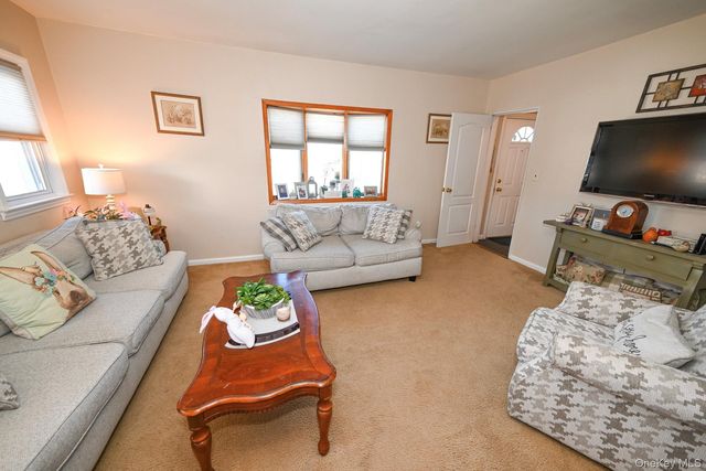 380 Doris Avenue, Franklin Square, NY 11010