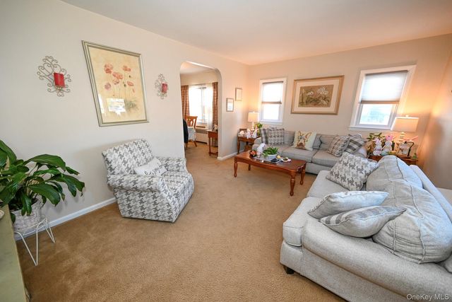 380 Doris Avenue, Franklin Square, NY 11010