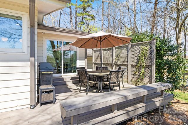 6 Pine Knoll Drive, Lake Wylie, SC 29710