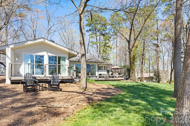 6 Pine Knoll Drive, Lake Wylie, SC 29710