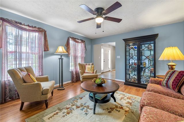 130 Brighton Ln, Adams Twp, PA 16046