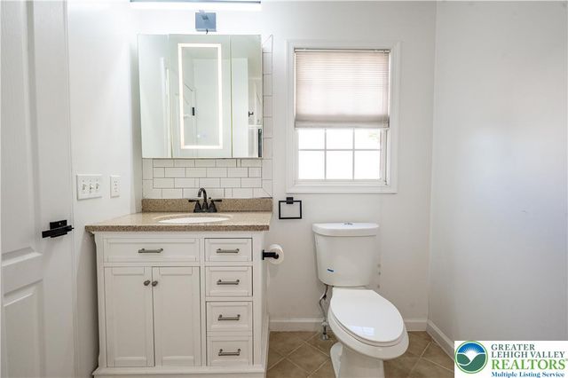 932 Pennsylvania Street, Whitehall Twp, PA 18052