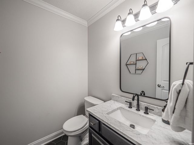 2747 Thornhill Drive, Evansville, IN 47725