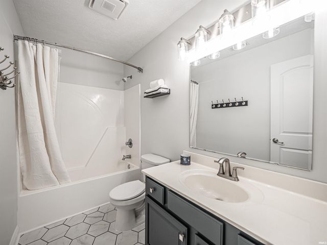 2747 Thornhill Drive, Evansville, IN 47725