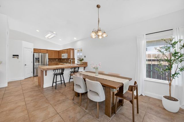 2888 E Muncie Avenue, Fresno, CA 93720