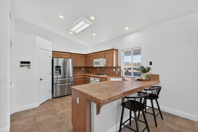 2888 E Muncie Avenue, Fresno, CA 93720