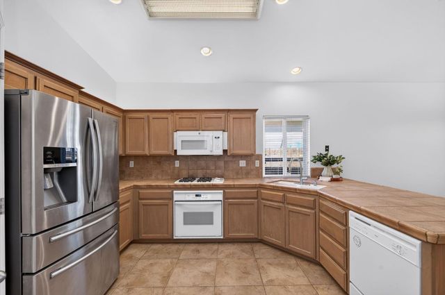 2888 E Muncie Avenue, Fresno, CA 93720