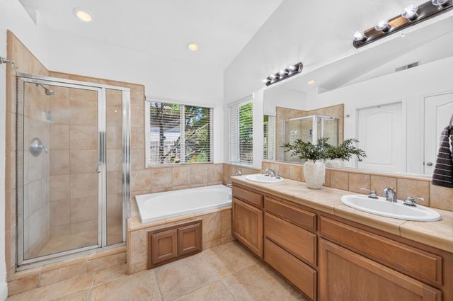 2888 E Muncie Avenue, Fresno, CA 93720