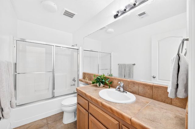 2888 E Muncie Avenue, Fresno, CA 93720