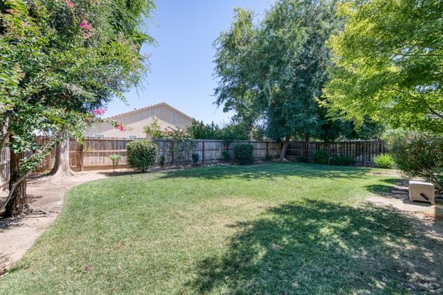 2888 E Muncie Avenue, Fresno, CA 93720