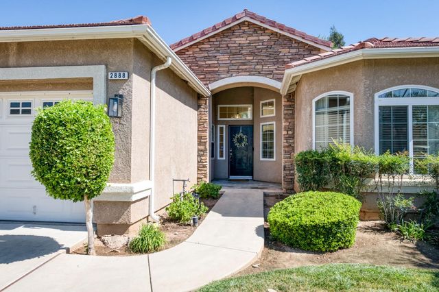2888 E Muncie Avenue, Fresno, CA 93720