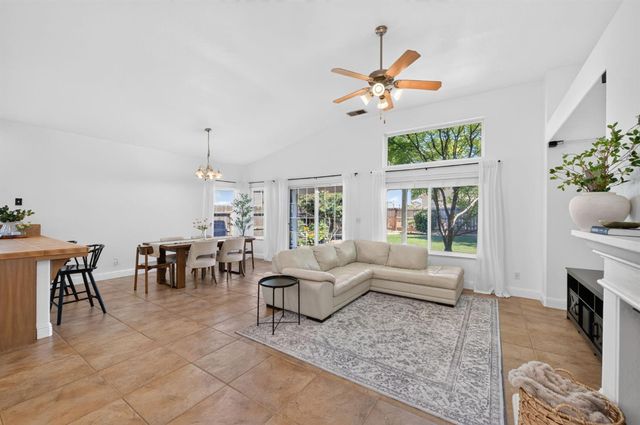2888 E Muncie Avenue, Fresno, CA 93720