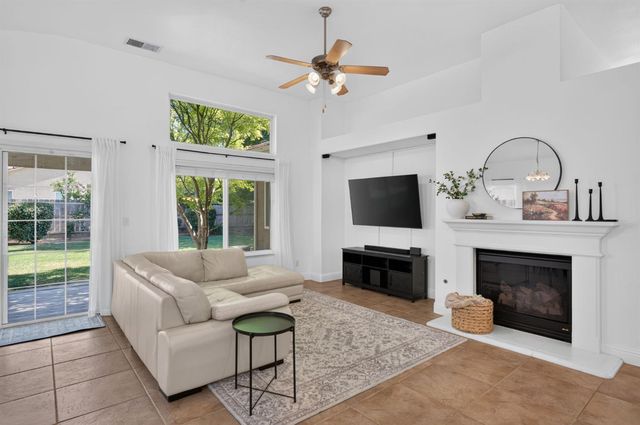 2888 E Muncie Avenue, Fresno, CA 93720