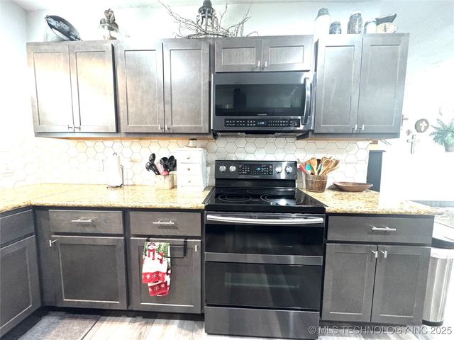 421298 E 1168 Road, Eufaula, OK 74432