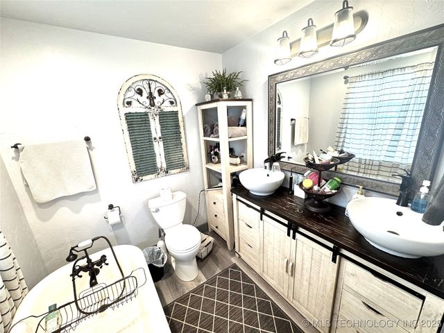 421298 E 1168 Road, Eufaula, OK 74432