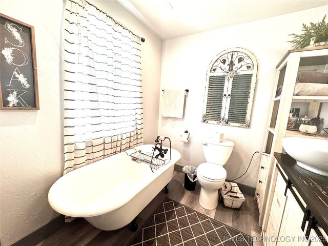 421298 E 1168 Road, Eufaula, OK 74432