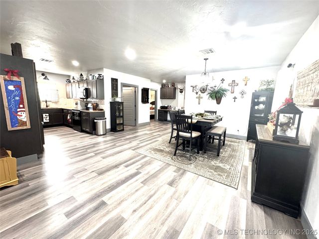 421298 E 1168 Road, Eufaula, OK 74432