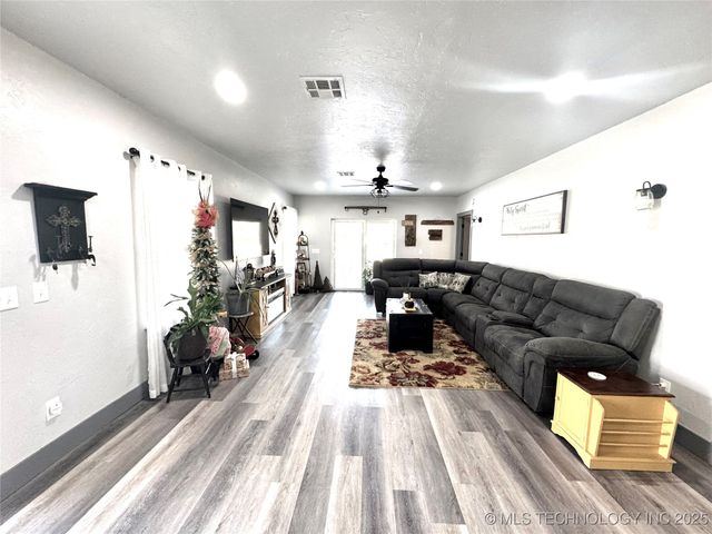 421298 E 1168 Road, Eufaula, OK 74432