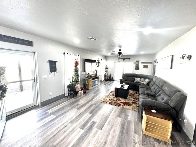 421298 E 1168 Road, Eufaula, OK 74432