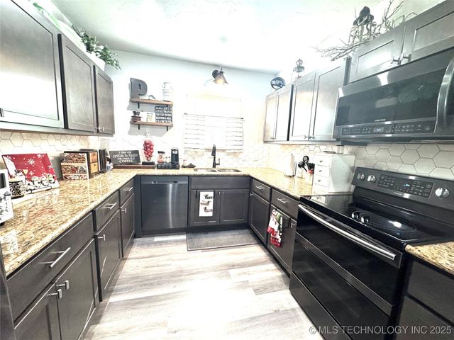 421298 E 1168 Road, Eufaula, OK 74432