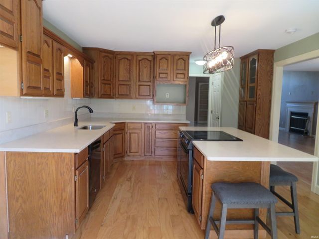 7511 Middlefleid Road, Newburgh, IN 47630