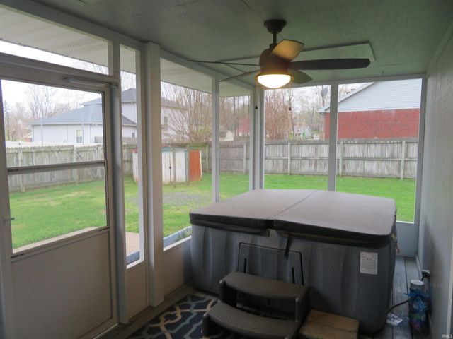 7511 Middlefleid Road, Newburgh, IN 47630