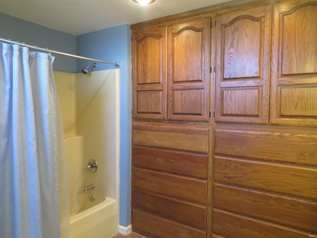 7511 Middlefleid Road, Newburgh, IN 47630