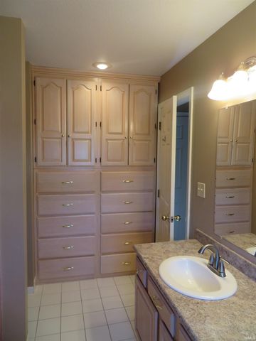 7511 Middlefleid Road, Newburgh, IN 47630