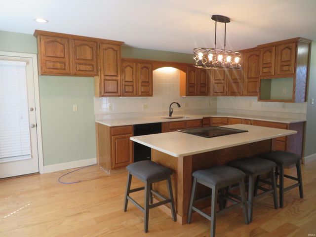 7511 Middlefleid Road, Newburgh, IN 47630