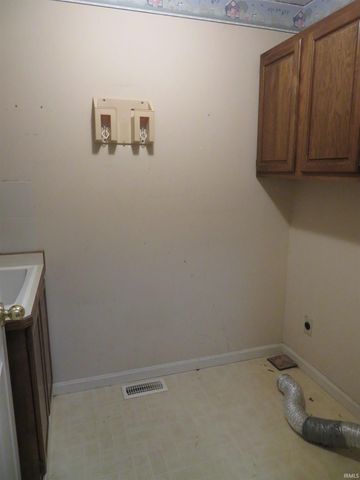 7511 Middlefleid Road, Newburgh, IN 47630