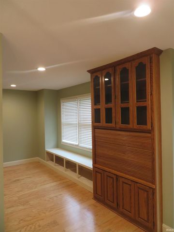 7511 Middlefleid Road, Newburgh, IN 47630