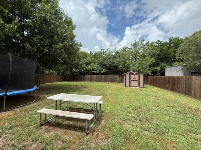 139 Birdsong Lane, Terrell, TX 75160