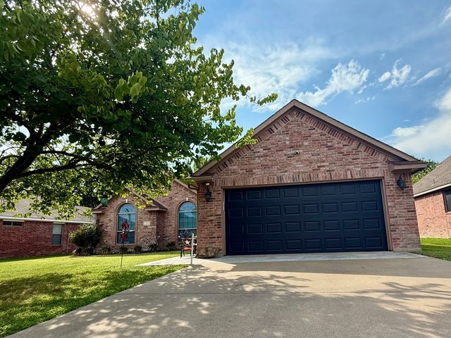 139 Birdsong Lane, Terrell, TX 75160