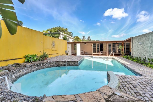 . GENOVA STREET G-10, Guaynabo, PR 00966