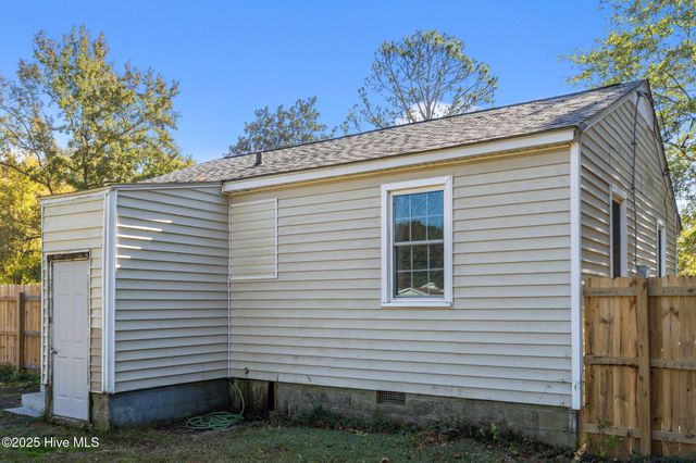 101 Robin Road, Jacksonville, NC 28540