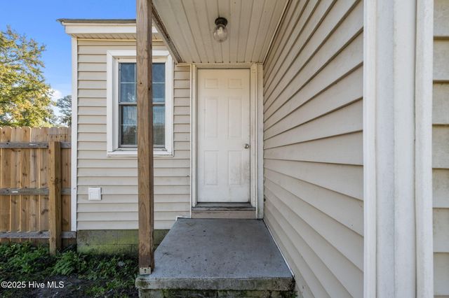 101 Robin Road, Jacksonville, NC 28540