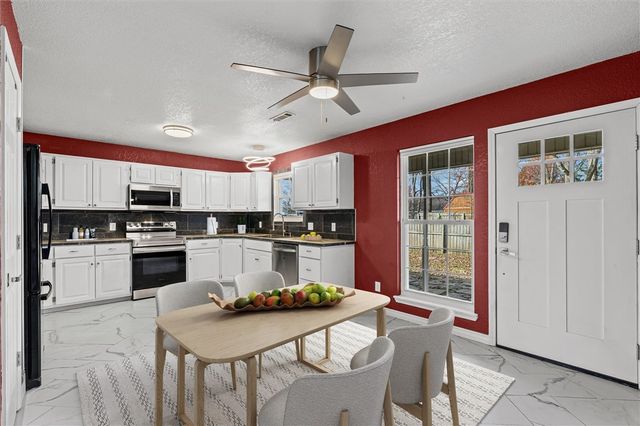 2749 Jessica Place, Fayetteville, AR 72701