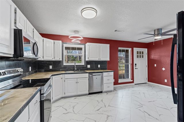 2749 Jessica Place, Fayetteville, AR 72701