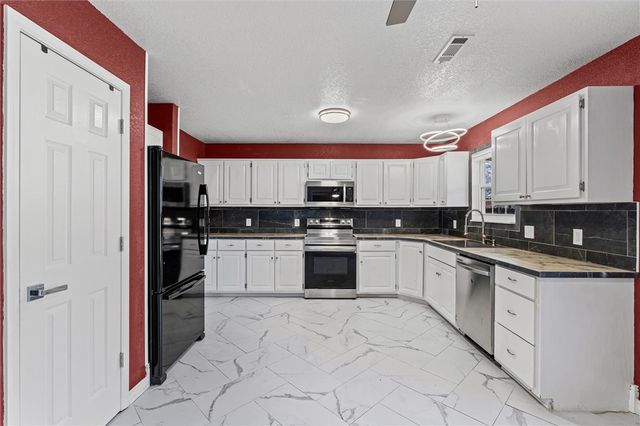 2749 Jessica Place, Fayetteville, AR 72701