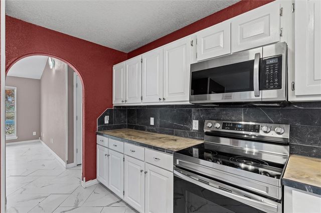 2749 Jessica Place, Fayetteville, AR 72701