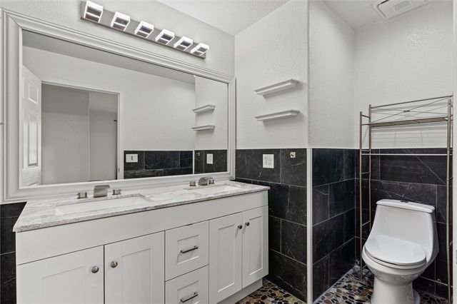 2749 Jessica Place, Fayetteville, AR 72701