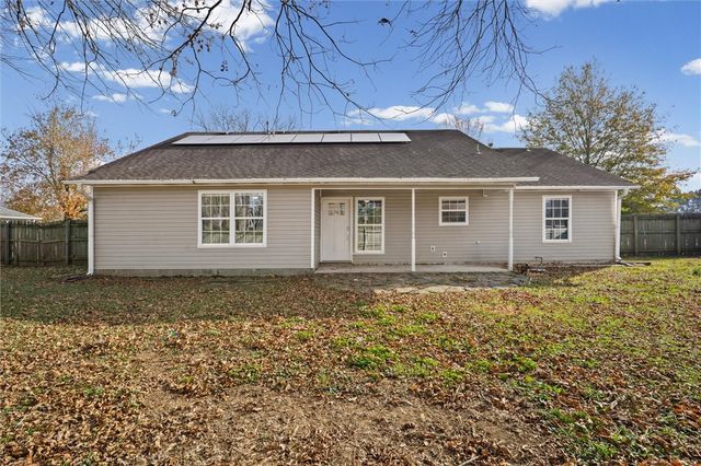 2749 Jessica Place, Fayetteville, AR 72701