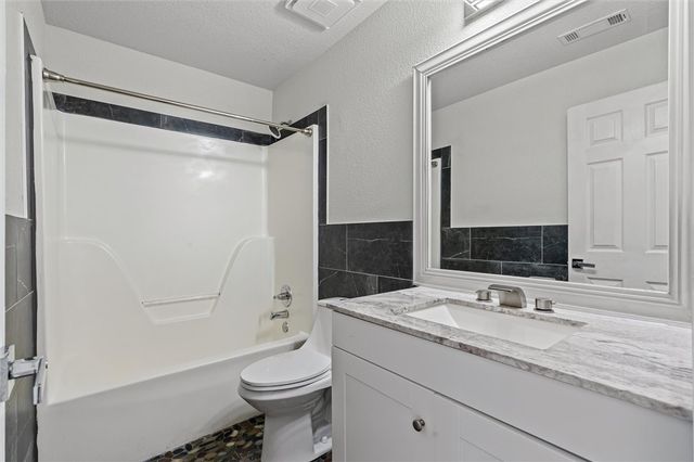 2749 Jessica Place, Fayetteville, AR 72701