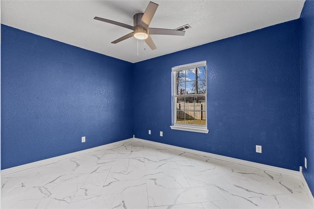 2749 Jessica Place, Fayetteville, AR 72701