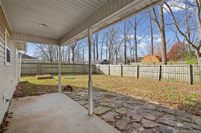 2749 Jessica Place, Fayetteville, AR 72701