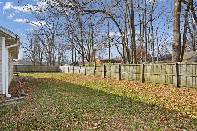 2749 Jessica Place, Fayetteville, AR 72701