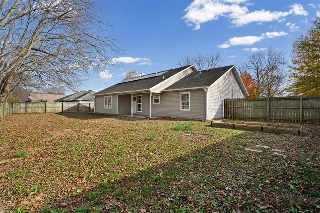 2749 Jessica Place, Fayetteville, AR 72701