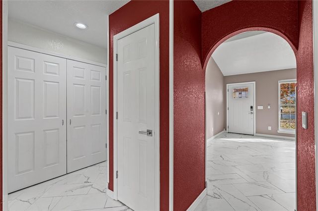 2749 Jessica Place, Fayetteville, AR 72701